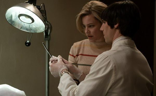 女性たちを救うための道具はカボチャ!?　映画『コール・ジェーン』新たな場面写真3点公開　