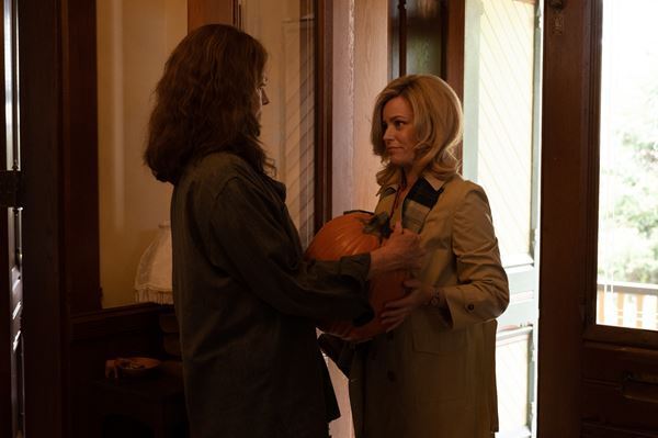 女性たちを救うための道具はカボチャ!?　映画『コール・ジェーン』新たな場面写真3点公開　