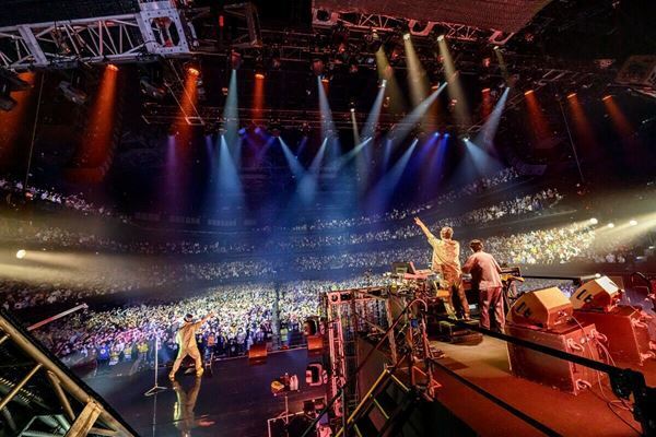 【ライブレポート】電気グルーヴ、28年ぶりのアリーナライブで完全復活！「イェイ、かっこいいだろう！ 電気グルーヴだ！」