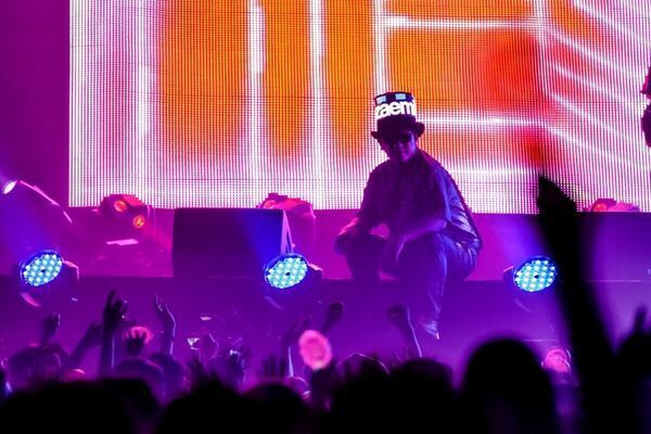 【ライブレポート】電気グルーヴ、28年ぶりのアリーナライブで完全復活！「イェイ、かっこいいだろう！ 電気グルーヴだ！」