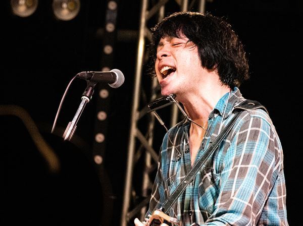 「自分だけは絶対に殺さないで。そうすれば、こうやってまたライブで会うことができる」……銀杏BOYZ、18〜19年ぶりの全国ツアー・富山公演レポート