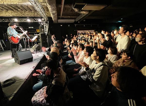 「自分だけは絶対に殺さないで。そうすれば、こうやってまたライブで会うことができる」……銀杏BOYZ、18〜19年ぶりの全国ツアー・富山公演レポート