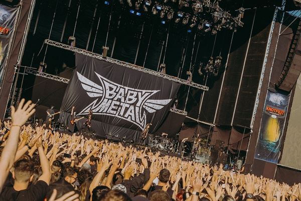 BABYMETAL、約18万人を動員した初の中南米ツアー完遂　Slipknotのヘッドラインショーへのゲスト出演も