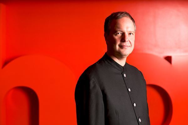 サカリ・オラモが東響定期に初登場。「鳥」でつながる大自然の調べ