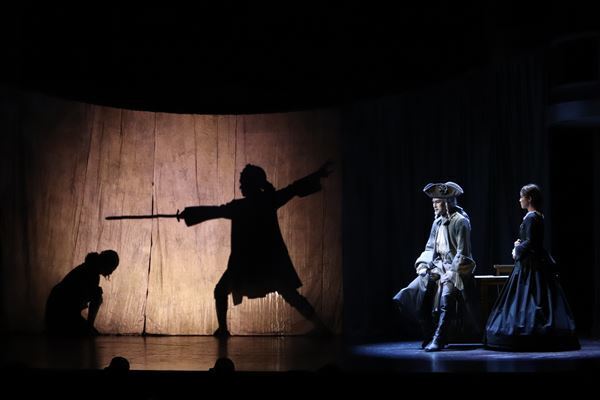 ラストシーンは目を見張る美しさ！ 芝居好きのゴーストとナイチンゲールの物語　劇団四季『ゴースト＆レディ』上演中