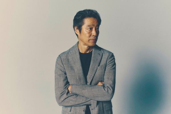 堤真一×中村倫也の二人芝居。ベテラン俳優と新進俳優を演じ、 二人にしかできない攻防を見せる。