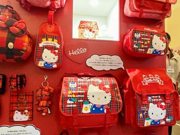 『Hello Kitty展 -わたしが変わるとキティも変わる-』レポート！　懐かしグッズや最新コラボアイテムなどからハローキティ50年の歩みを紹介