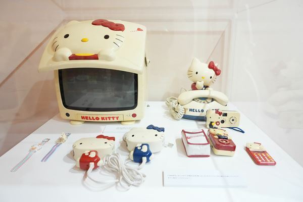 『Hello Kitty展 -わたしが変わるとキティも変わる-』レポート！　懐かしグッズや最新コラボアイテムなどからハローキティ50年の歩みを紹介