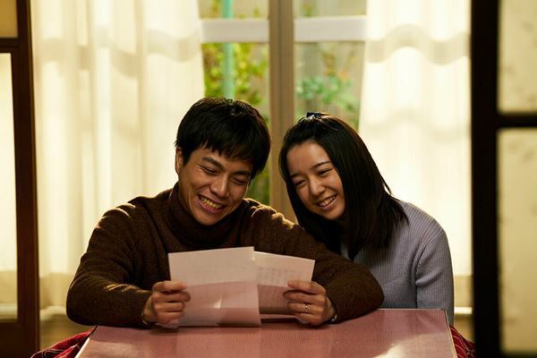 愛の実話を映画化『35年目のラブレター』、笑福亭鶴瓶×原田知世と重岡大毅×上白石萌音に心が癒やされる──【おとなの映画ガイド】