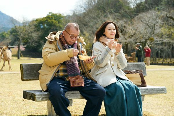 愛の実話を映画化『35年目のラブレター』、笑福亭鶴瓶×原田知世と重岡大毅×上白石萌音に心が癒やされる──【おとなの映画ガイド】