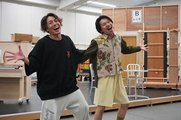 ミュージカル『SONG WRITERS』約10年ぶりの公演が来月開幕　屋良朝幸、中川晃教らが息の合った稽古を披露