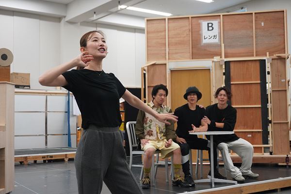 ミュージカル『SONG WRITERS』約10年ぶりの公演が来月開幕　屋良朝幸、中川晃教らが息の合った稽古を披露