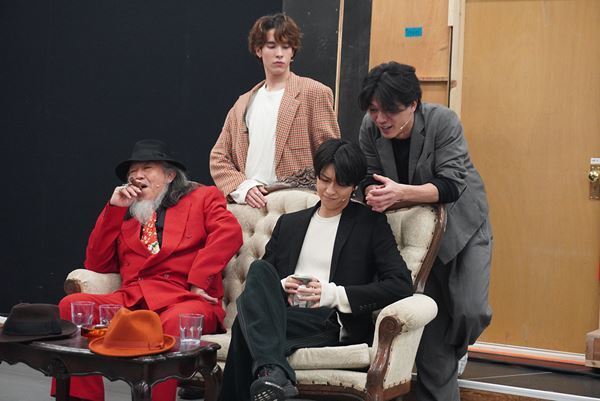 ミュージカル『SONG WRITERS』約10年ぶりの公演が来月開幕　屋良朝幸、中川晃教らが息の合った稽古を披露