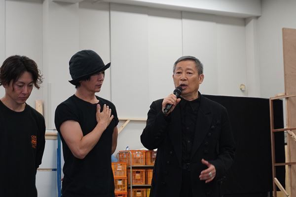 ミュージカル『SONG WRITERS』約10年ぶりの公演が来月開幕　屋良朝幸、中川晃教らが息の合った稽古を披露