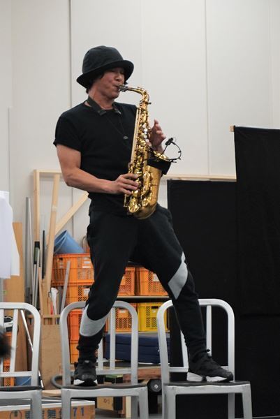 ミュージカル『SONG WRITERS』約10年ぶりの公演が来月開幕　屋良朝幸、中川晃教らが息の合った稽古を披露