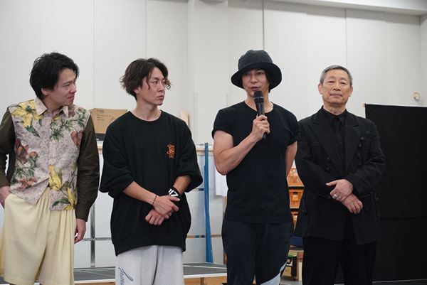 ミュージカル『SONG WRITERS』約10年ぶりの公演が来月開幕　屋良朝幸、中川晃教らが息の合った稽古を披露