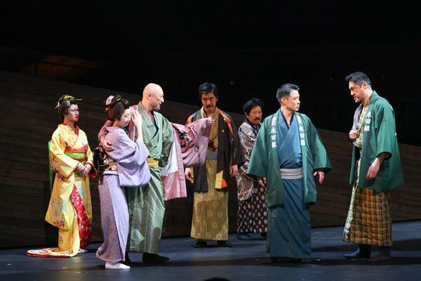 長塚圭史演出の舞台『花と龍』開幕「荒々しくも清らかな奮闘を劇場でご覧いただけたら」