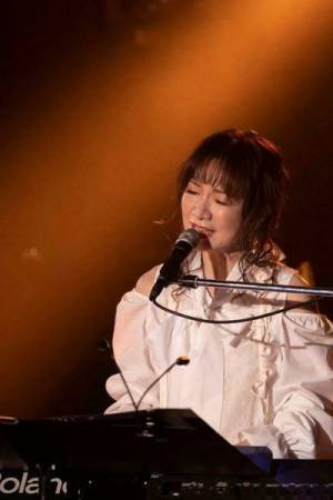 【ライブレポート】平松愛理、コロナを乗り越え2年半ぶりにライブ開催「部屋とYシャツと私」など14曲を届ける