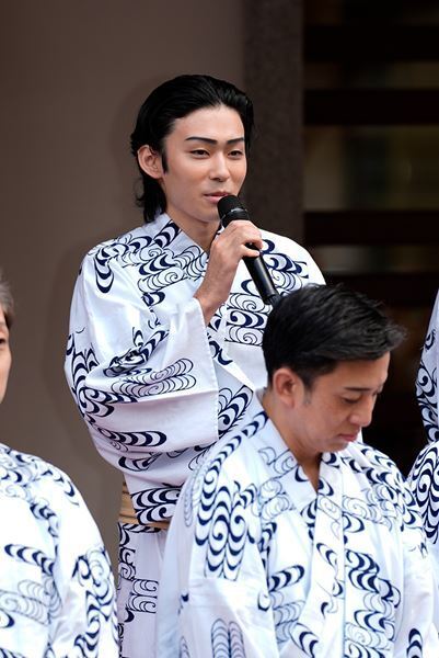 松本幸四郎「夏の暑さを吹き飛ばす時間に」 歌舞伎座「八月納涼歌舞伎」劇場前イベントで意気込みを語る