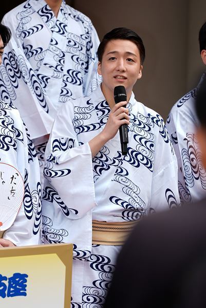 松本幸四郎「夏の暑さを吹き飛ばす時間に」 歌舞伎座「八月納涼歌舞伎」劇場前イベントで意気込みを語る