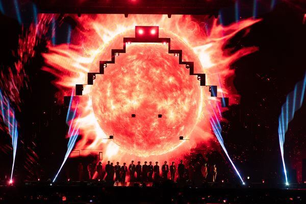 SEVENTEEN、ワールドツアーの模様がコンサート映画に！ メインビジュアル＆スチール6点公開