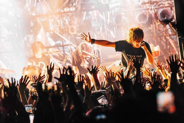 INORAN（LUNA SEA）、再録アルバム 『ニライカナイ-Rerecorded-』を携えたリヴァイヴ・ツアー完走 「『ニライカナイ』は終わらない」宣言が示す、旅の続き【オフィシャルレポート】
