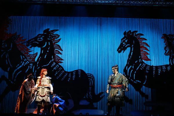 【レポート】柚香光、異界へ降り立つ。壮大なスケールで描かれるミュージカル『十二国記』、世界初演がついに開幕