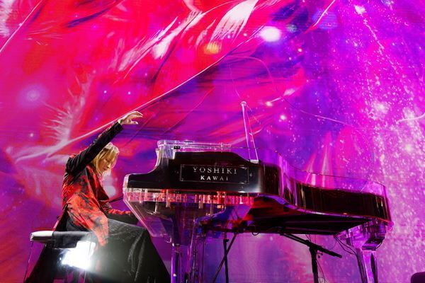 YOSHIKI、世界一豪華なディナーショー全10公演を完走　最終日にはX JAPAN・PATAがサプライズ登場し歴史的な一夜に【オフィシャルレポート】