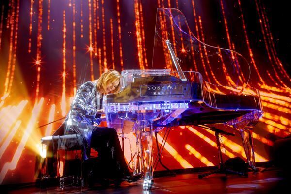 YOSHIKI、世界一豪華なディナーショー全10公演を完走　最終日にはX JAPAN・PATAがサプライズ登場し歴史的な一夜に【オフィシャルレポート】