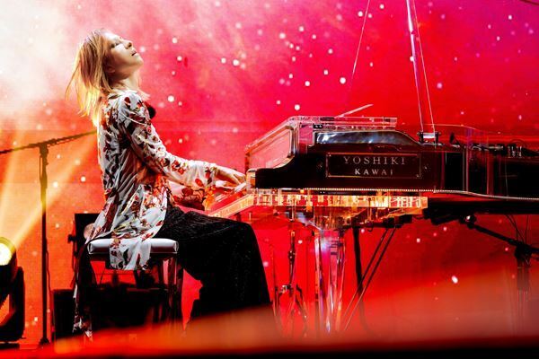 YOSHIKI、世界一豪華なディナーショー全10公演を完走　最終日にはX JAPAN・PATAがサプライズ登場し歴史的な一夜に【オフィシャルレポート】