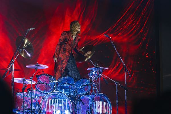 YOSHIKI、世界一豪華なディナーショー全10公演を完走　最終日にはX JAPAN・PATAがサプライズ登場し歴史的な一夜に【オフィシャルレポート】
