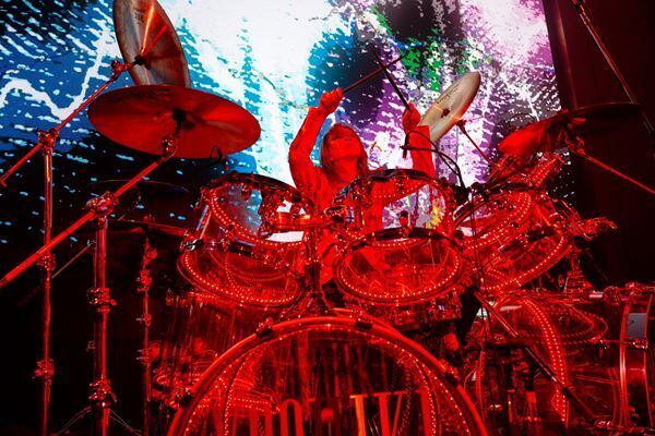 YOSHIKI、世界一豪華なディナーショー全10公演を完走　最終日にはX JAPAN・PATAがサプライズ登場し歴史的な一夜に【オフィシャルレポート】