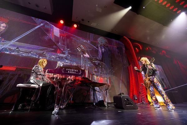 YOSHIKI、世界一豪華なディナーショー全10公演を完走　最終日にはX JAPAN・PATAがサプライズ登場し歴史的な一夜に【オフィシャルレポート】