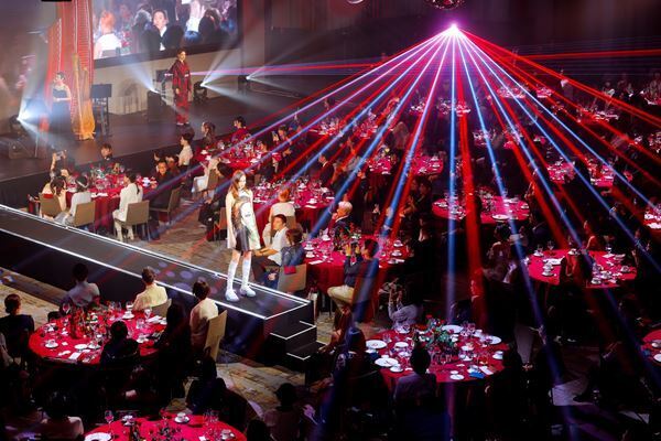 YOSHIKI、世界一豪華なディナーショー全10公演を完走　最終日にはX JAPAN・PATAがサプライズ登場し歴史的な一夜に【オフィシャルレポート】