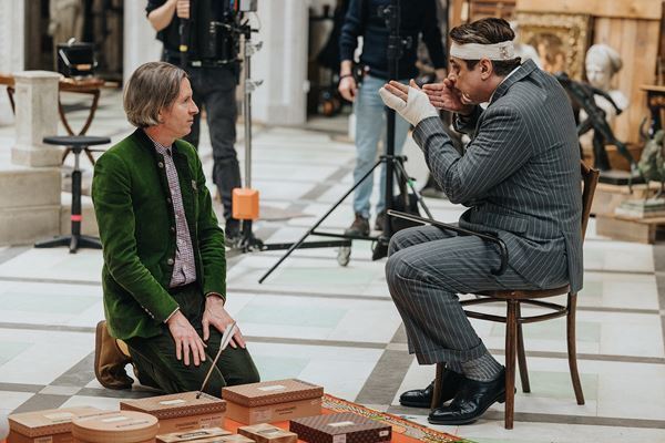 ウェス・アンダーソン監督＆ベニチオ・デル・トロが語る 『ザ・ザ・コルダのフェニキア計画』主人公の真意とは？