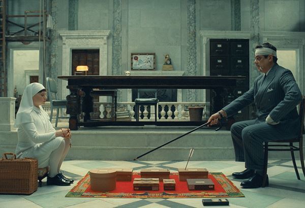 ウェス・アンダーソン監督＆ベニチオ・デル・トロが語る 『ザ・ザ・コルダのフェニキア計画』主人公の真意とは？