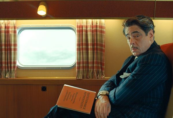 ウェス・アンダーソン監督＆ベニチオ・デル・トロが語る 『ザ・ザ・コルダのフェニキア計画』主人公の真意とは？