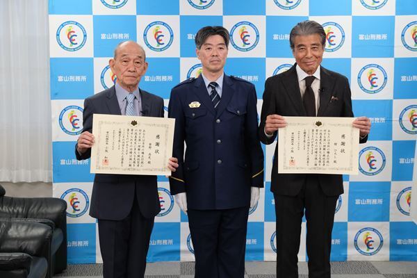 舘ひろし×笹野高史『港のひかり』ロケ地・富山刑務所で講話「強くなろうとしてください」