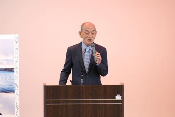 舘ひろし×笹野高史『港のひかり』ロケ地・富山刑務所で講話「強くなろうとしてください」