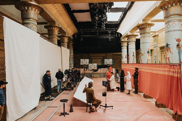 セットには本物のルノワールも『ザ・ザ・コルダのフェニキア計画』撮影の裏側やこだわりのセットを紹介する特別映像公開