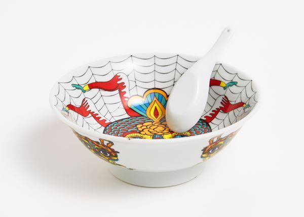 佐藤卓、田名網敬一、ヒグチユウコらが参加　「ラーメン」を「器」から紐解く『ラーメンどんぶり展』21_21 DESIGN SIGHTで