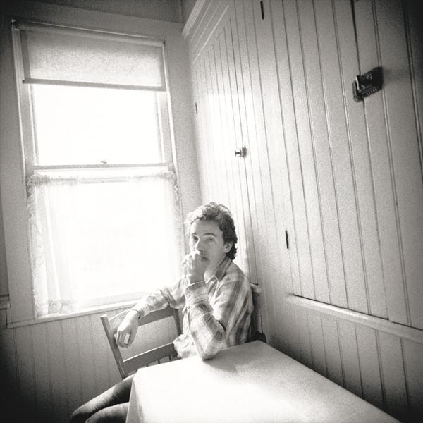 ブルース・スプリングスティーン、名盤『ネブラスカ』4CD+Blu-rayの拡張版リリース　幻の『エレクトリック・ネブラスカ』を初公開