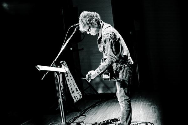 佐々木亮介主催"雷よ静かに轟け”第十夜は山口洋(HEATWAVE)を迎え開催「洋さんを見て思うのは、そのままでいいってこと」