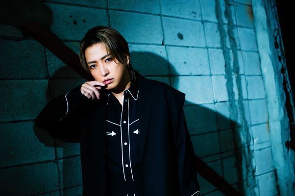 シドの明希によるソロプロジェクトAKi、新たなツアー『Vermillion』開催＆バンドメンバー発表