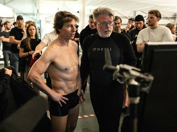 トム・クルーズの新たな挑戦！ 『ミッション：インポッシブル』決死の潜水艦スタントの裏側を捉えた特別映像公開