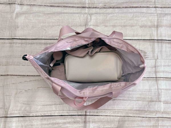 Coleman、ピンクがかわいい♪「大容量の撥水トート」が付録で登場！　軽量＆たためてサブバッグにオススメ