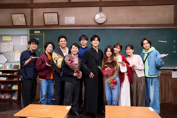 福山雅治×有村架純『ブラック・ショーマン』クランクアップ写真10点公開