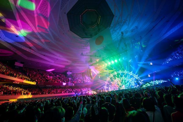 THE ALFEE、105回目の日本武道館ライブでロックバンドとして最多記録を更新　前人未到の通算ライブ本数の3,000本までカウントダウンに突入！