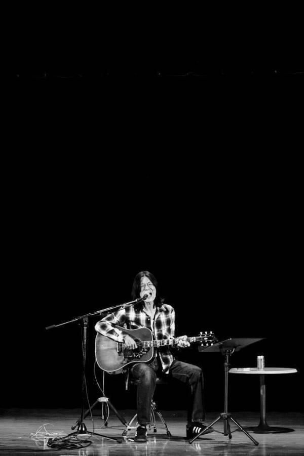 古市コータローをゲストに迎えた『佐々木亮介弾き語り興行“雷よ静かに轟け”第四夜』オフィシャルレポート