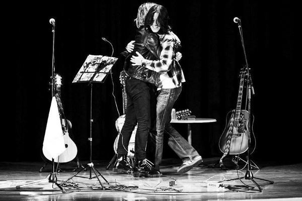 古市コータローをゲストに迎えた『佐々木亮介弾き語り興行“雷よ静かに轟け”第四夜』オフィシャルレポート